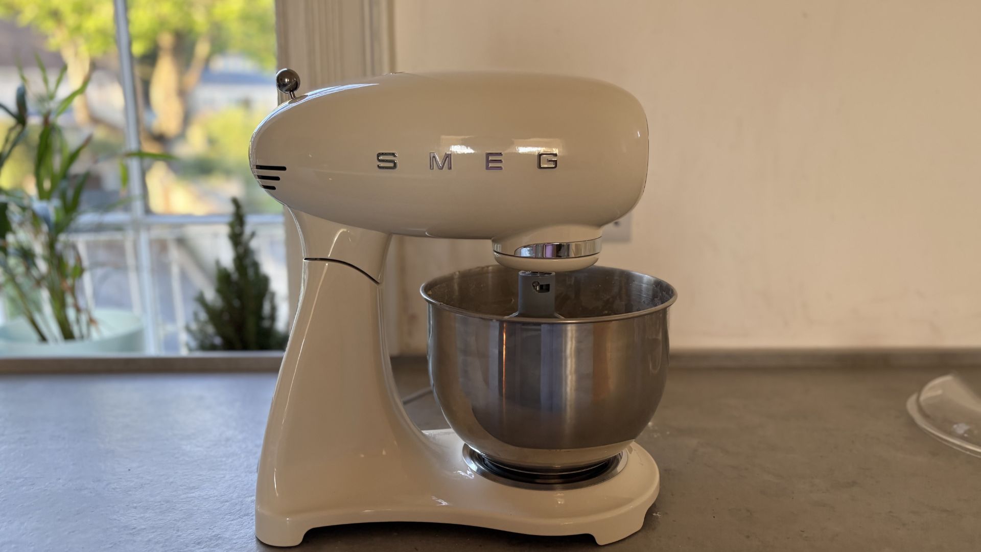 Testing the Smeg SM05 Stand Mixer