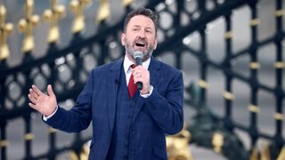 Comedian Lee Mack entertains the crowd during the Platinum Party At The Palace at Buckingham Palace on June 4, 2022 in London, England. The Platinum Jubilee of Elizabeth II is being celebrated from June 2 to June 5, 2022, in the UK and Commonwealth to mark the 70th anniversary of the accession of Queen Elizabeth II on 6 February 1952.