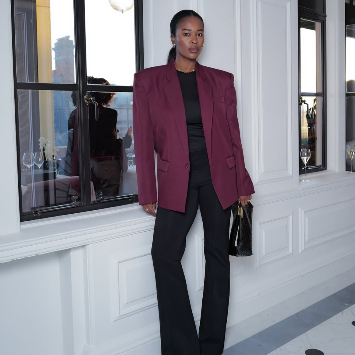 nlmarilyn wears purple blazer black trousers