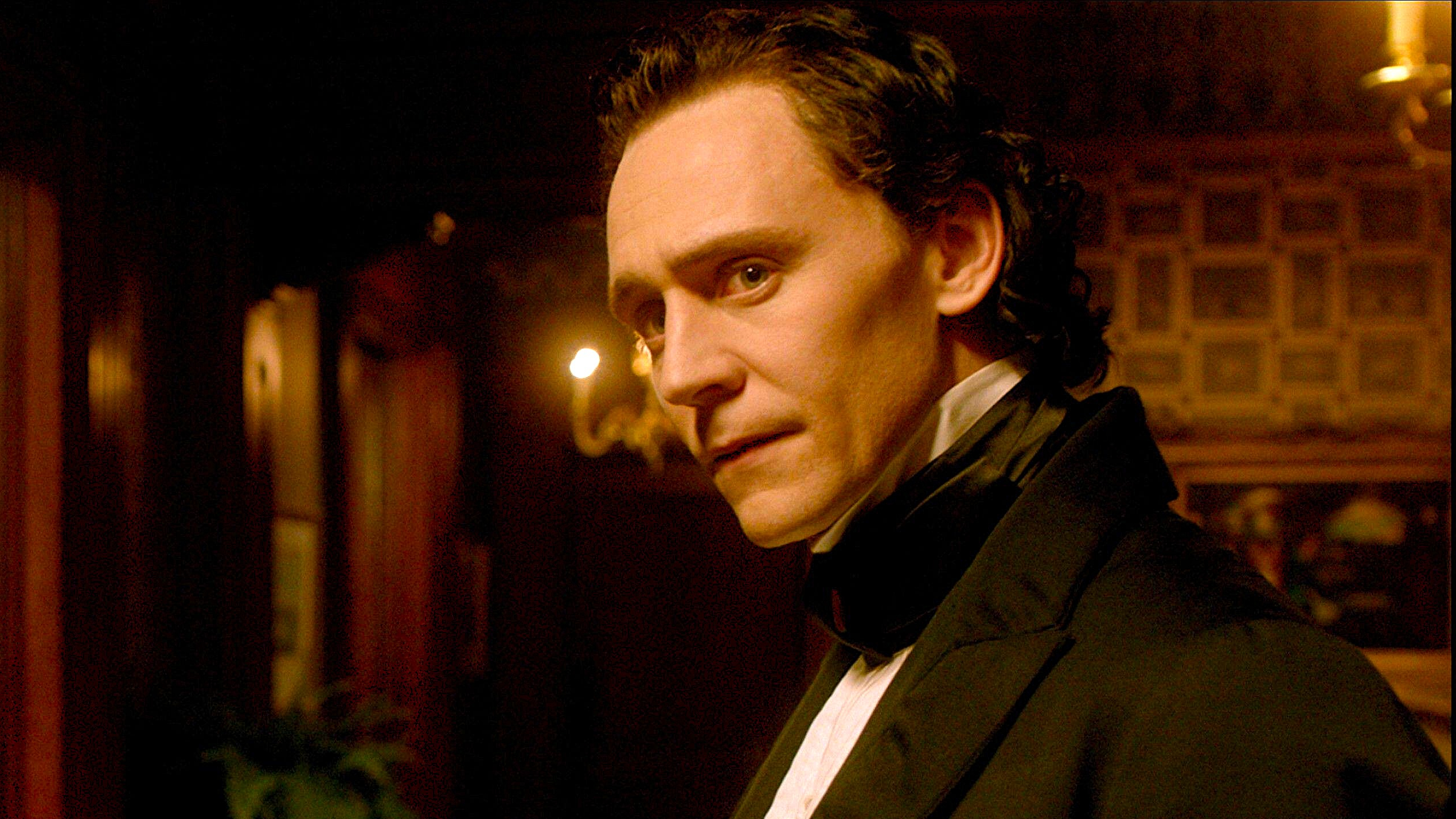 Thomas Sharpe (Tom Hiddleston) in a suit in a scene from Guillermo del Toro's "Crimson Peak"