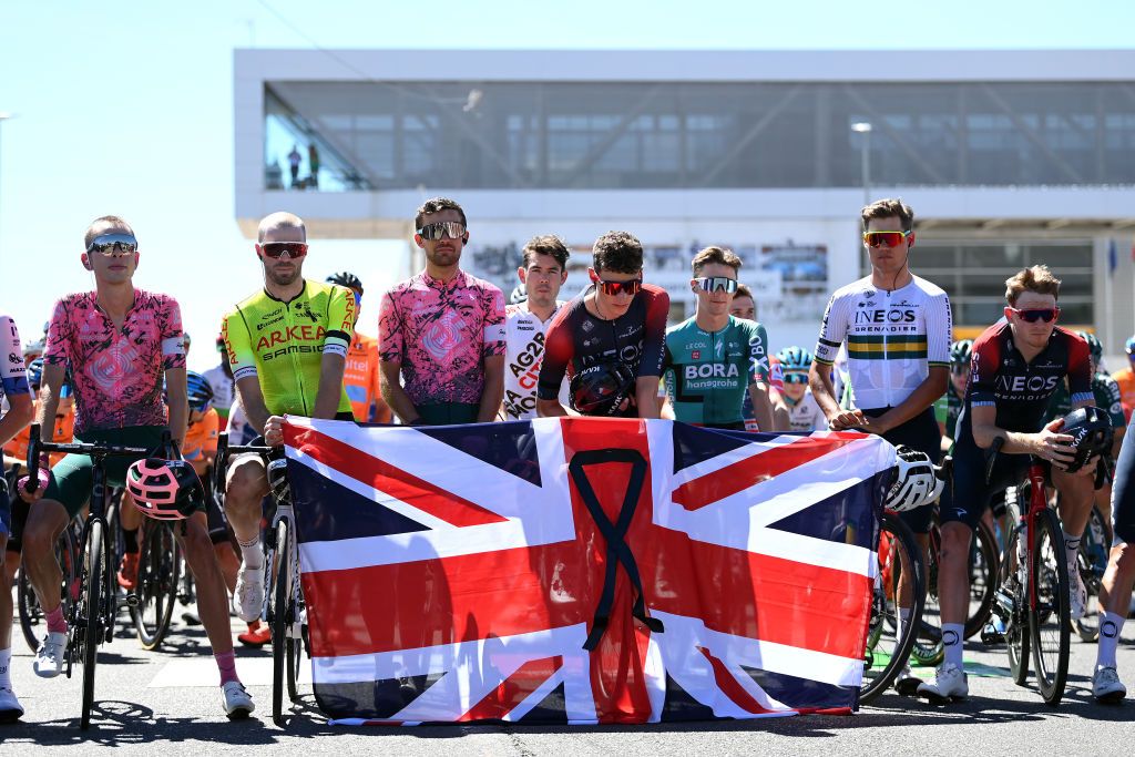 TALAVERA DE LA REINA SPAIN SEPTEMBER 09 LR Hugh Carthy of United Kingdom and Team EF Education Easypost Daniel Mclay of United Kingdom and Team Arka Samsic James Callum Shaw of United Kingdom and Team EF Education Easypost Ben Turner of United Kingdom Luke Plapp of Australia and Tao Geoghegan Hart of United Kingdom and Team INEOS Grenadiers observed a minute of silence in memory of Queen Elizabeth II prior to the 77th Tour of Spain 2022 Stage 19 a 1383km stage from Talavera de la Reina to Talavera de la Reina LaVuelta22 WorldTour on September 09 2022 in Talavera de la Reina Spain Photo by Justin SetterfieldGetty Images