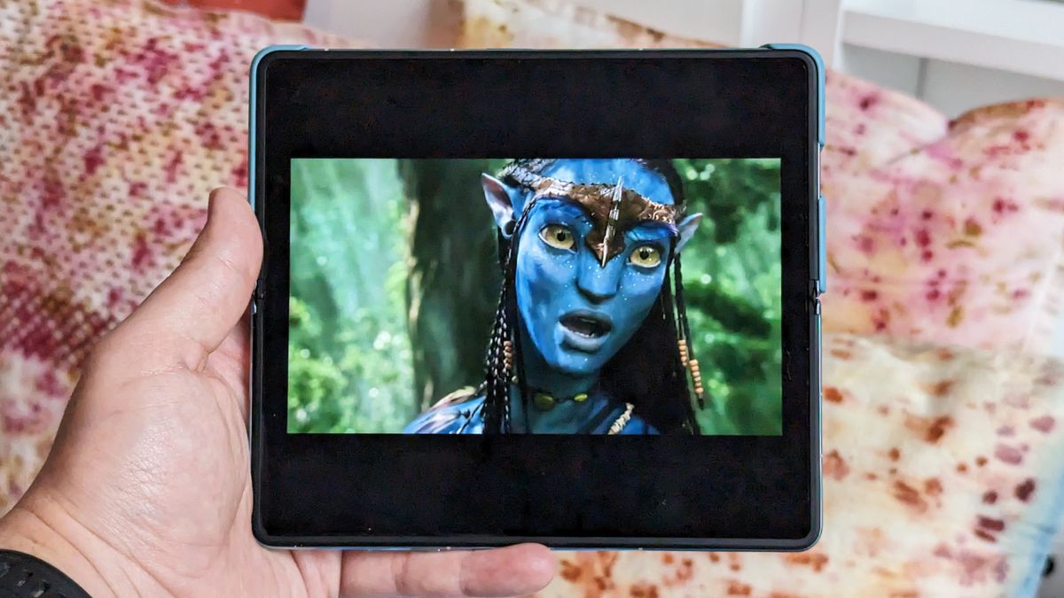 Honor Magic Vs review movie open handheld