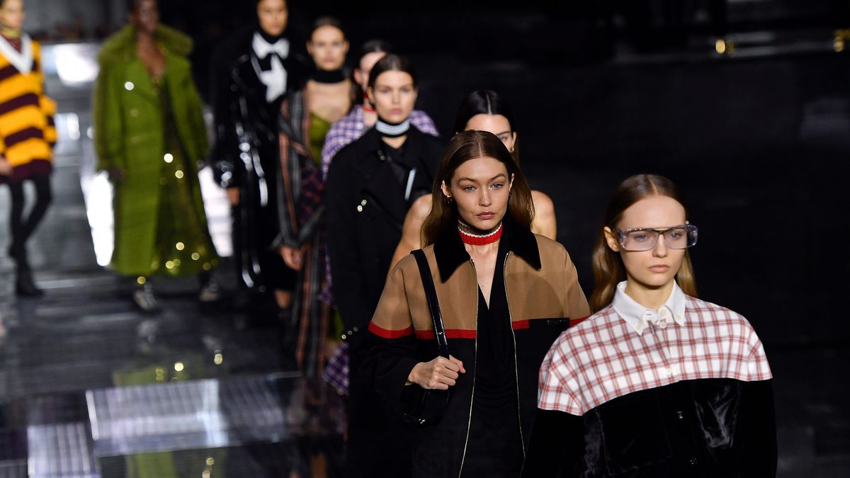 Burberry has announced it will have a live fashion show at LFW | Marie ...
