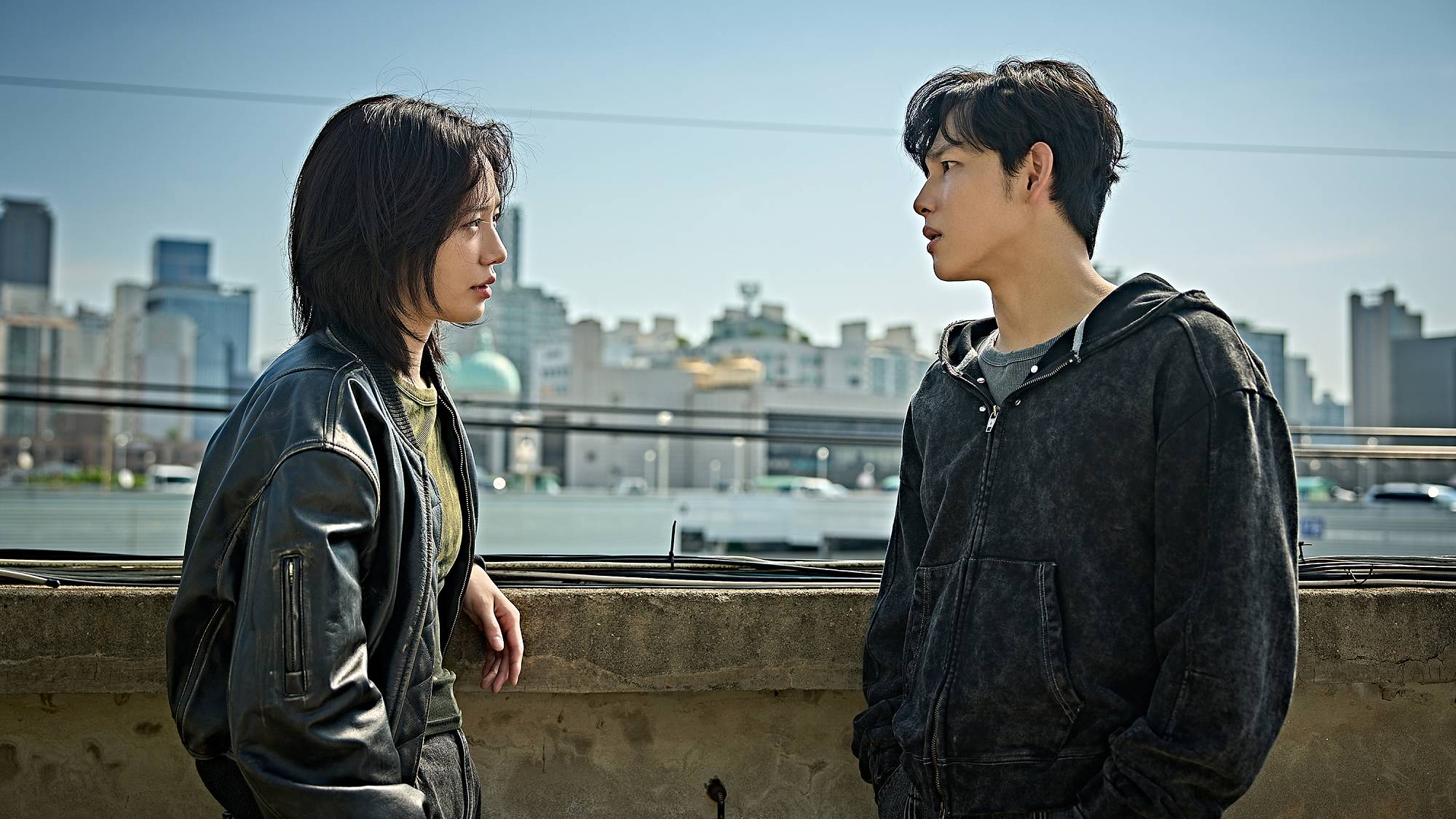Park Gyu-young as Shin Jae-yi and Yim Si-wan as Lee Han-ul in &quot;Mantis&quot; on Netflix