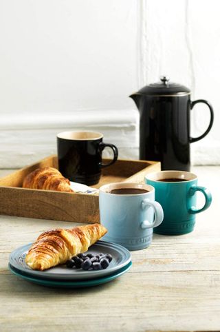 Le Creuset Stoneware Cafetiere and mugs
