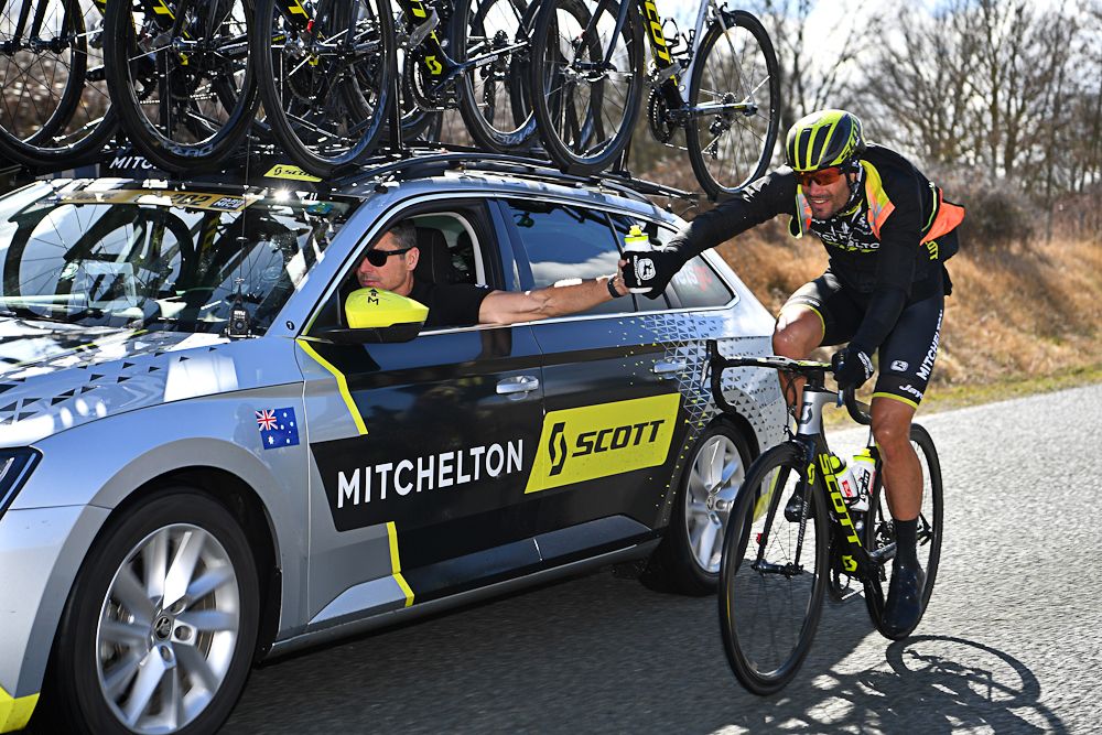 Luka Mezgec gets a bottle from the Mitchelton-Scott team car