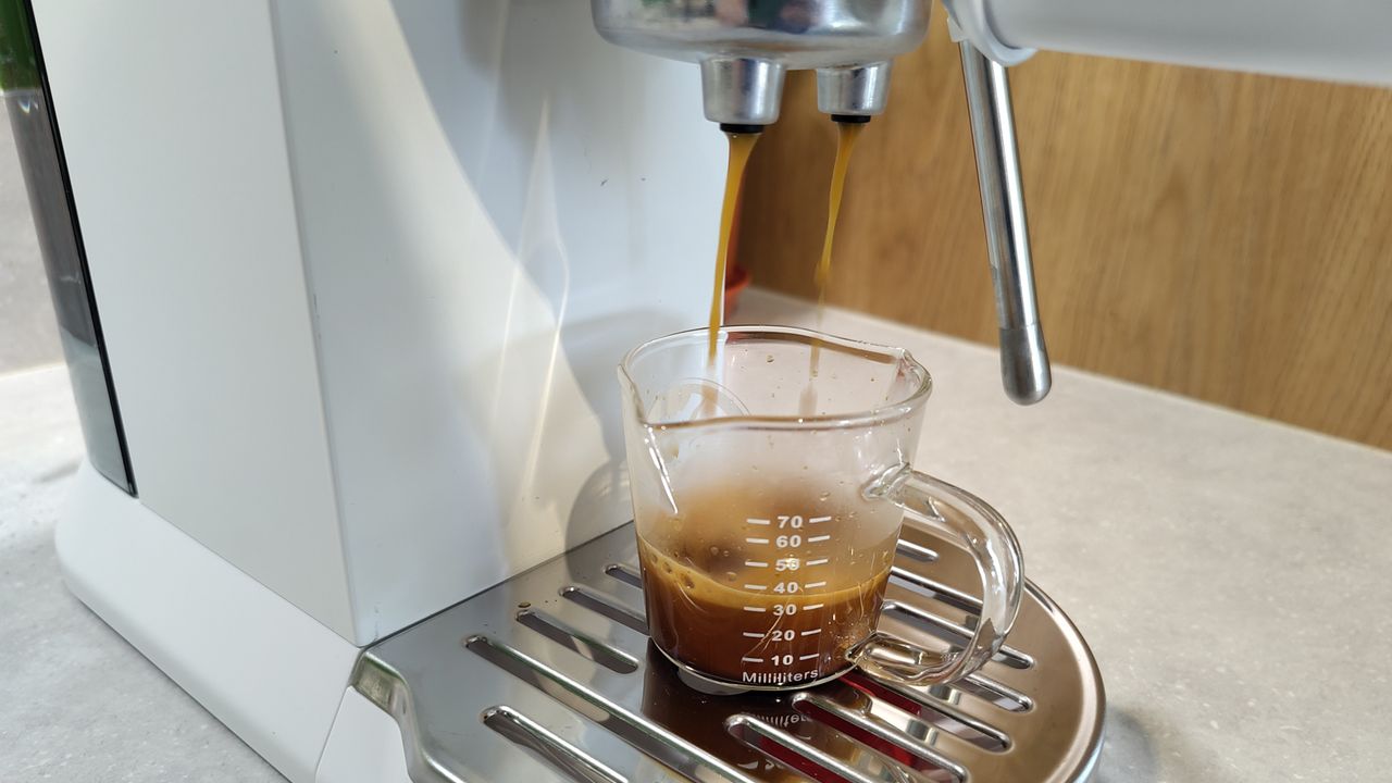 De'Longhi Dedica Duo espresso machine