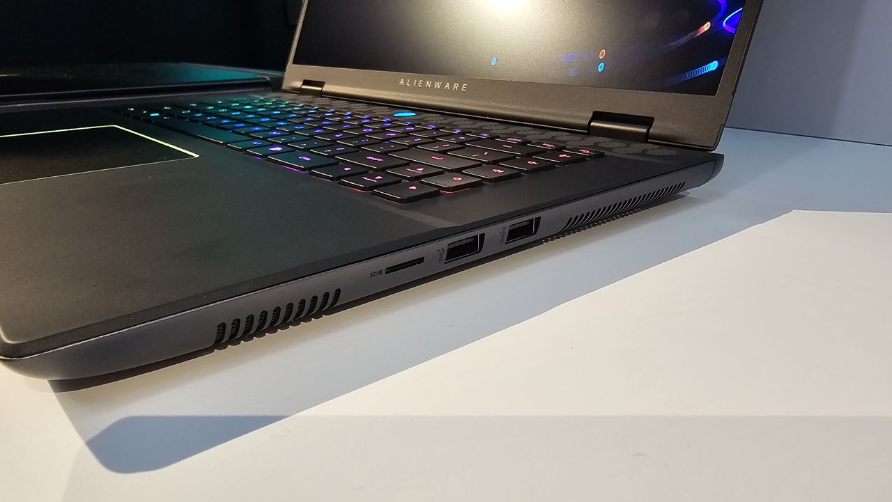 Alienware m16 R2