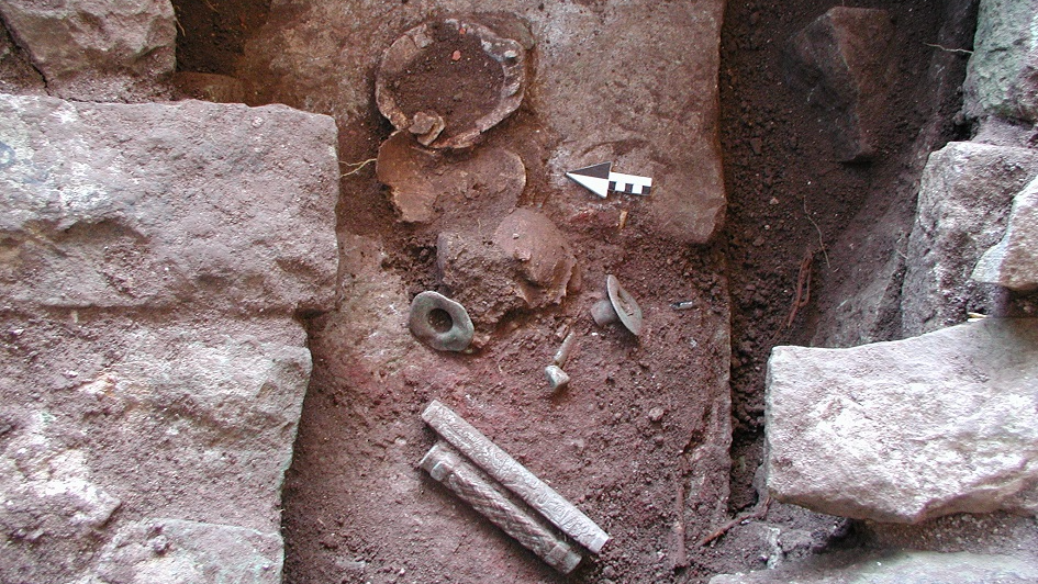 Genomes from ancient Maya people reveal collapse of population and civilization 1,200 years ago