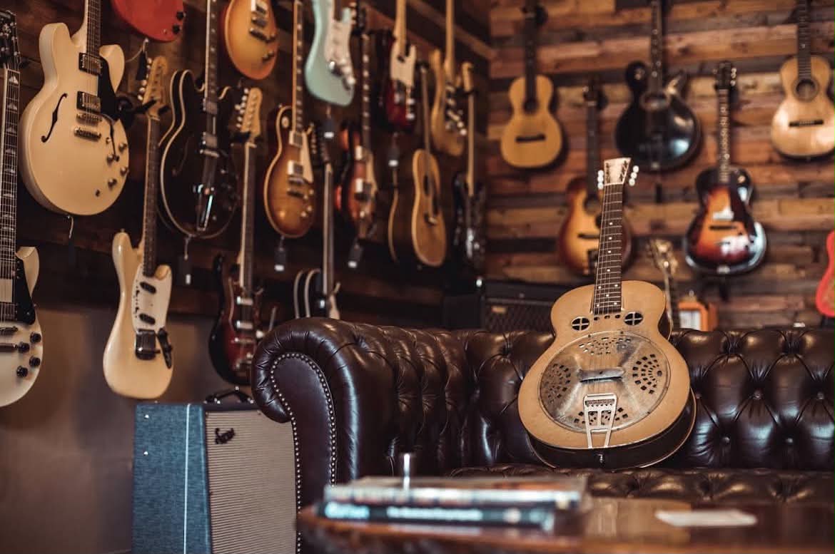Play Vintage guitar store