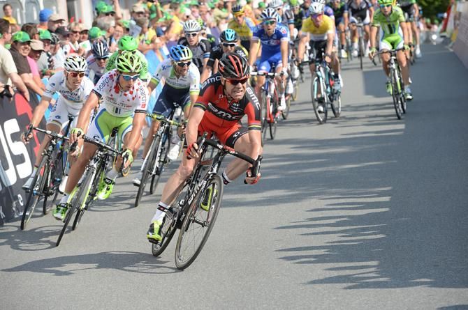 Cadel Evans (BMC) leads the field into the final sprint