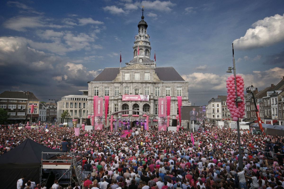 There were hugs crowds in attendance for Dumoulin