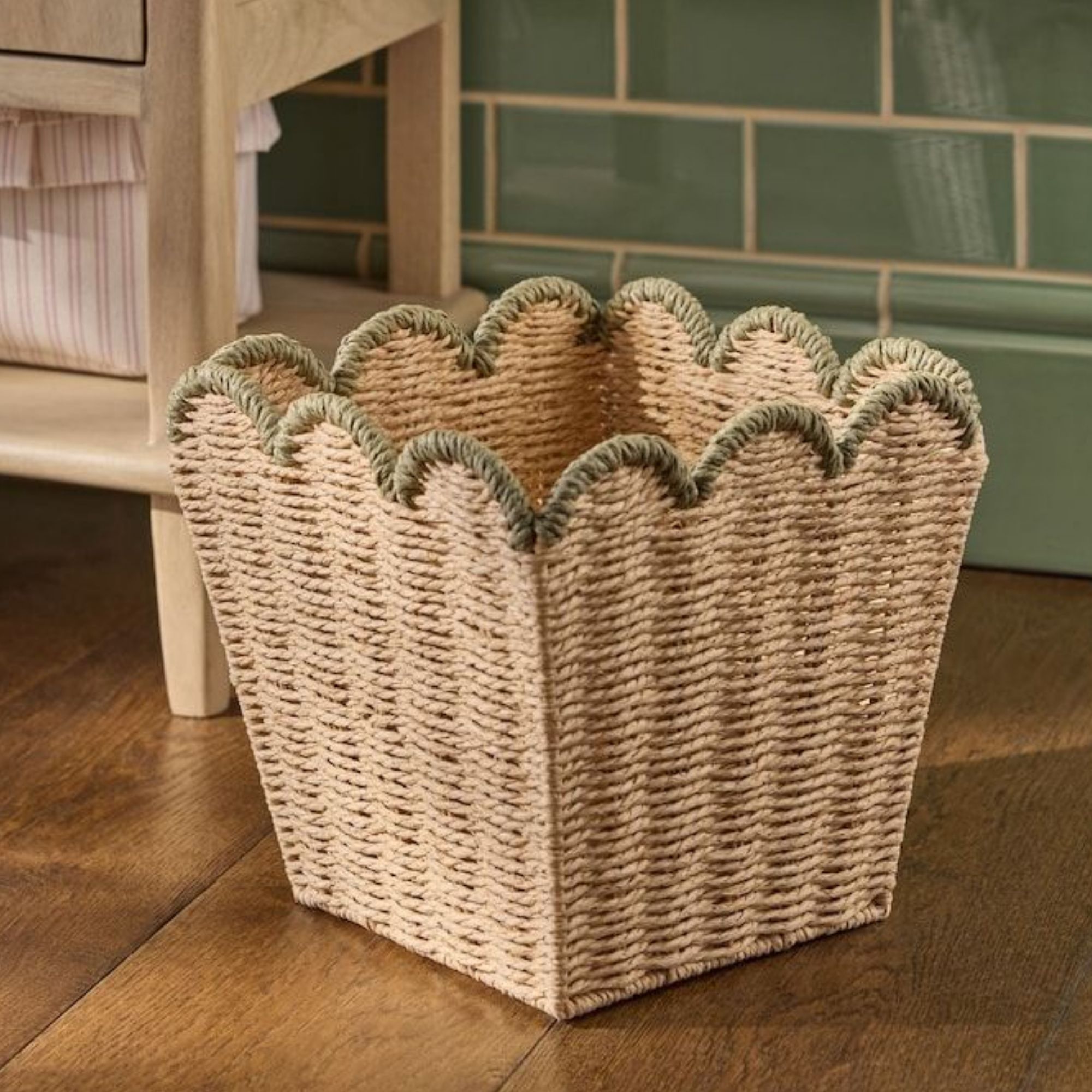 Natural Woven Scallop Square Bin