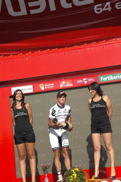 Simon Gerrans (Cerv&eacute;lo TestTeam) kicks-off the celebration