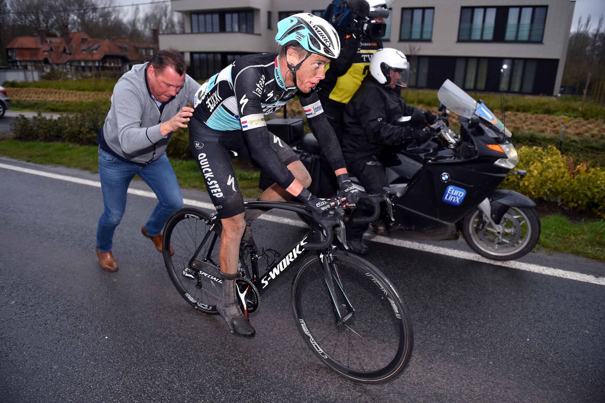 Niki Terpstra (Etixx-Quick Step) gets back on after a flat tyre