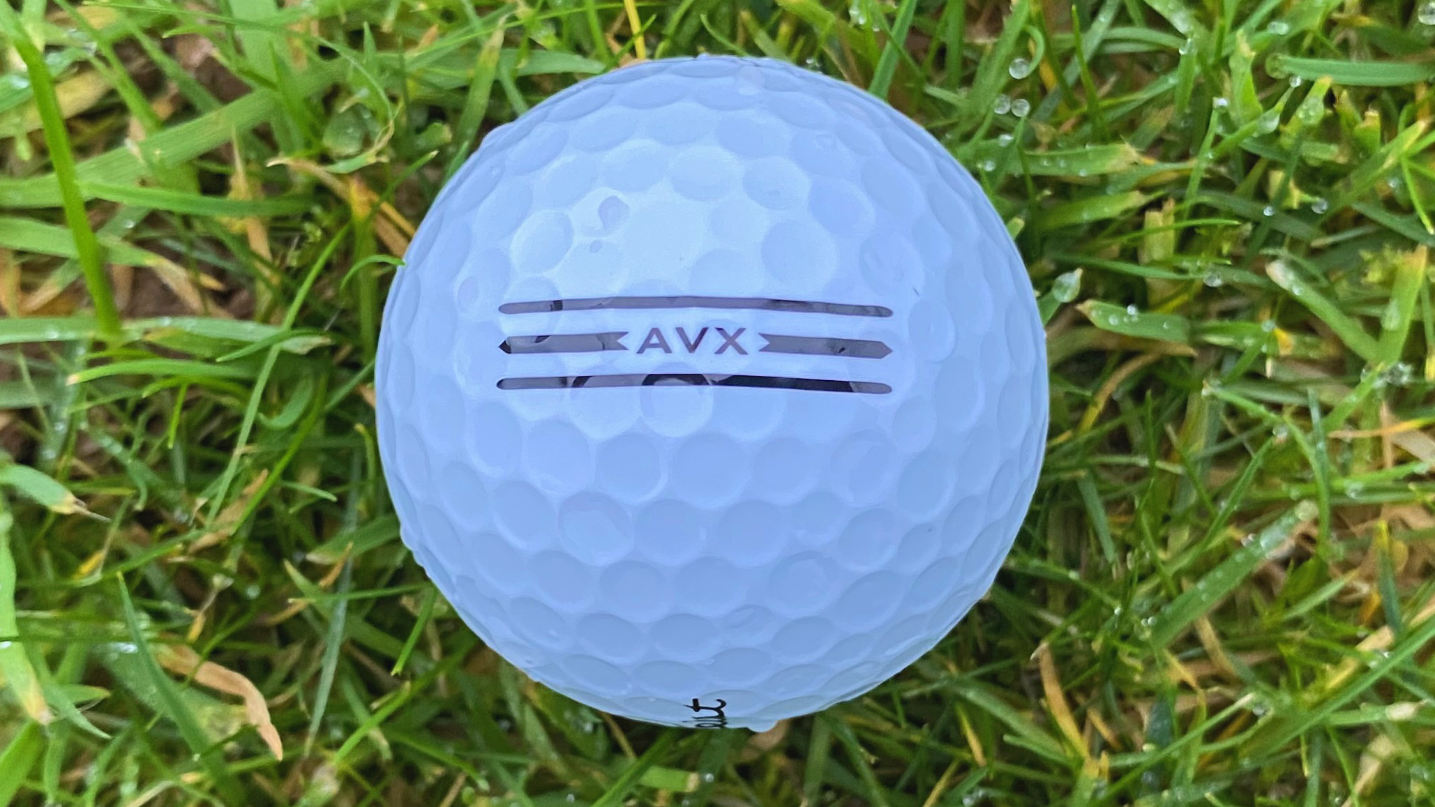 Photo of the alignment aid on the Titleist 2024 AVX Golf Ball