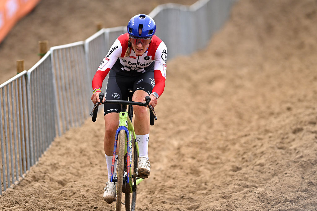KOKSIJDE, BELGIUM - DECEMBER 21: Lucinda Brand of Netherlands and Team Baloise Glowi Lions competes during the 19th UCI Cyclo-Cross World Cup Koksijde 2025 - Women's Elite on December 21, 2025 in Koksijde, Belgium. (Photo by Luc Claessen/Getty Images)