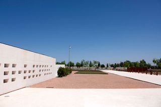 ﻿Landscaped area around the museum