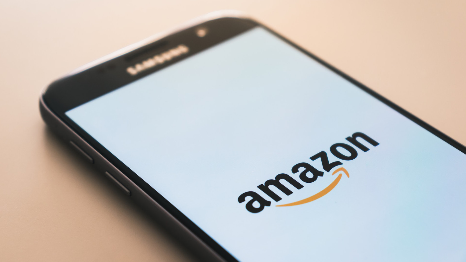 Amazon тестирует нового помощника с искусственным интеллектом, который будет отвечать на ваши вопросы во время покупок