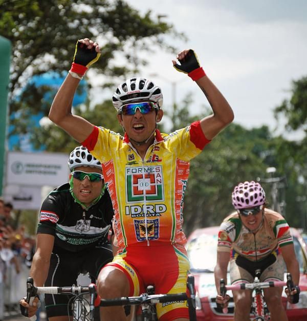 Juan Pablo Wilches (Formes&aacute;n-IDRD-Liga de Bogot&aacute;) celebrates a stage win