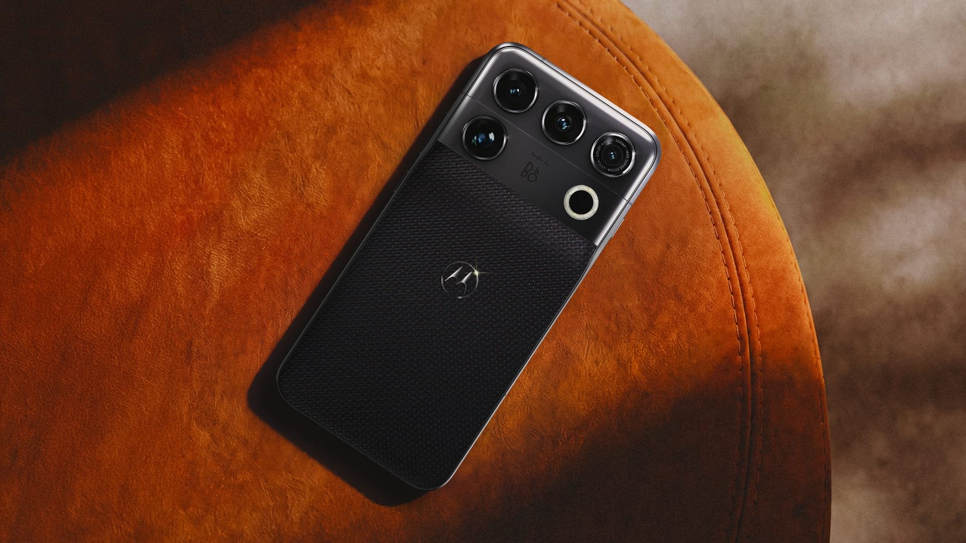The Motorola Signature 27 resting on a brown cushion