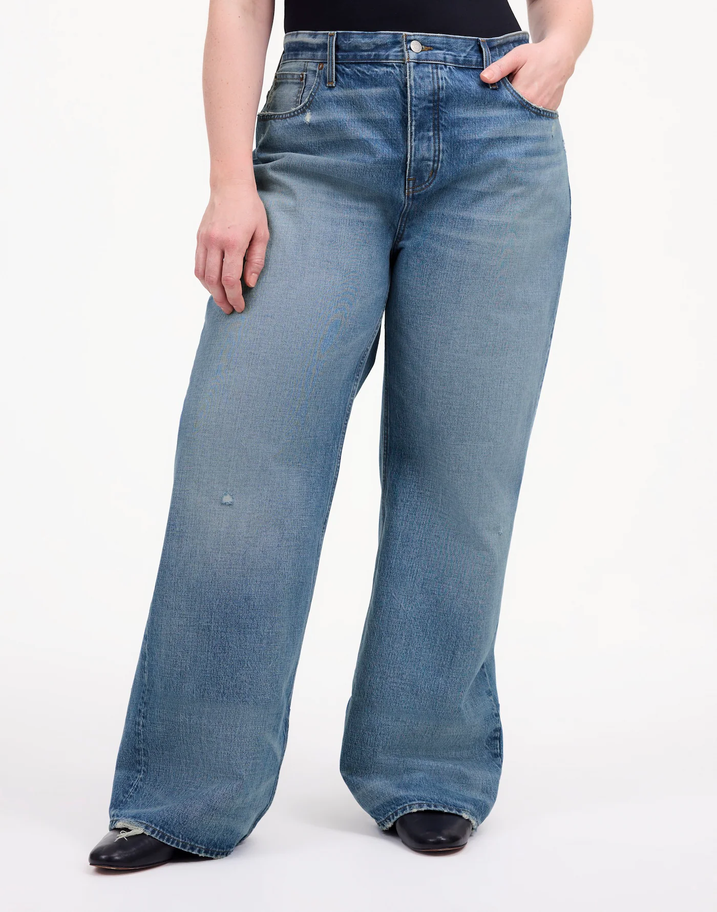 woman wearing blue jeans