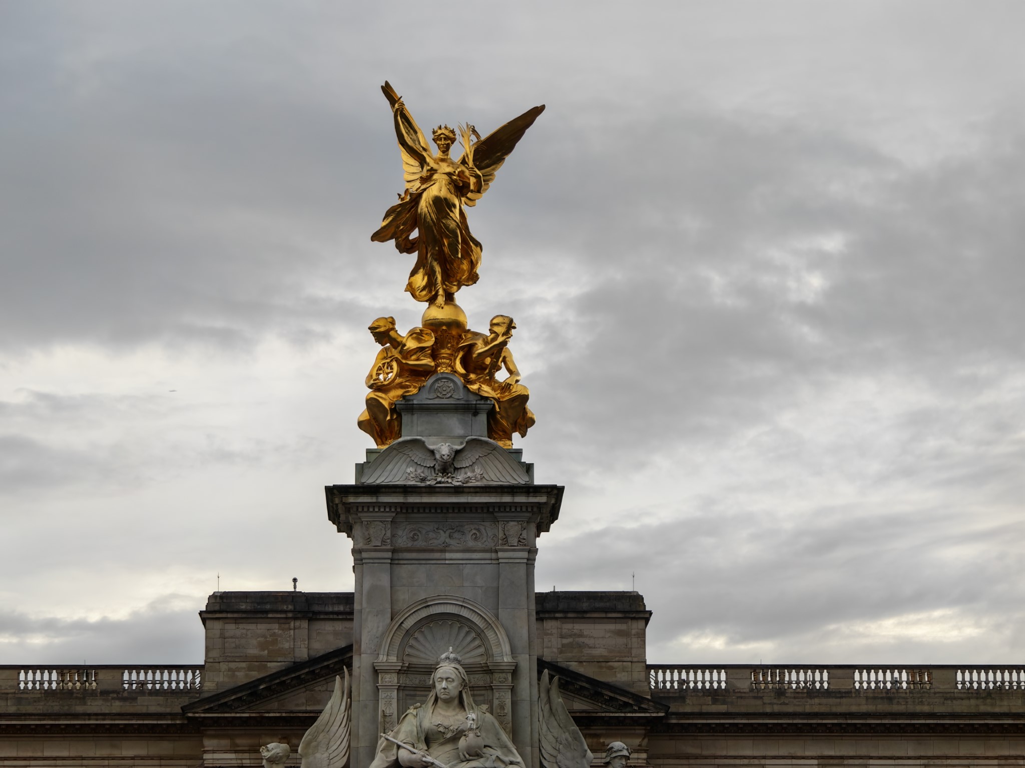 Honor Magic V5 review photos in London