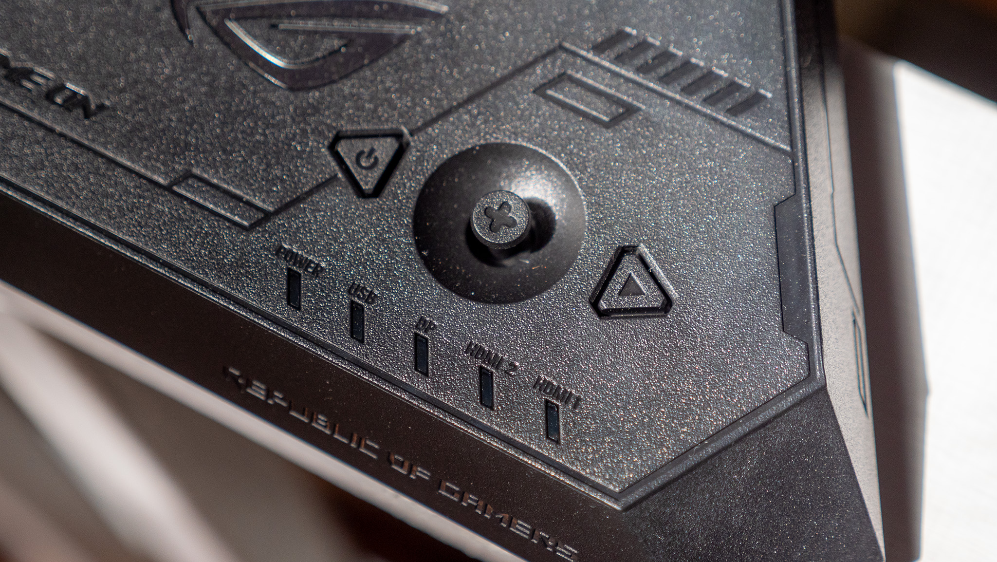 The buttons and LEDs on the top of Xreal ROG R1's included dock