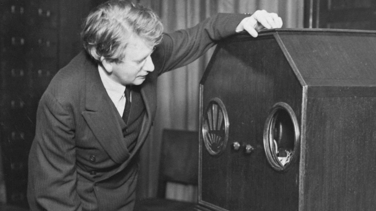 John Logie Baird © Hulton-Deutsch Collection/CORBIS/Corbis via Getty Images