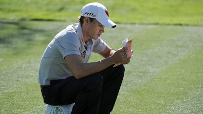 Camilo Villegas reading the Local Rules