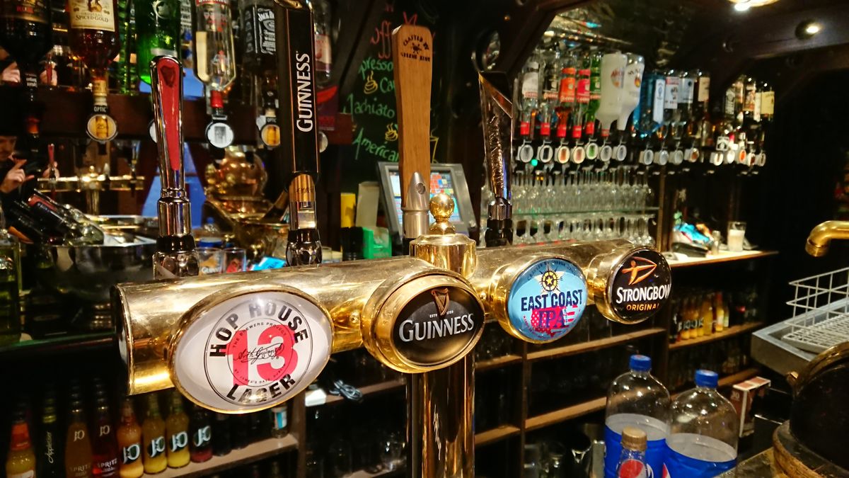 Here the camera has done full justice to the vibrant colors in the pub