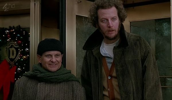 Watch One Of Home Alones Wet Bandits Fear For His Life Cinemablend