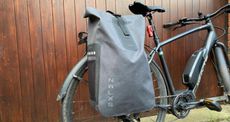 Image shows the New Loox Varo Backpack Pannier mounted on a bike