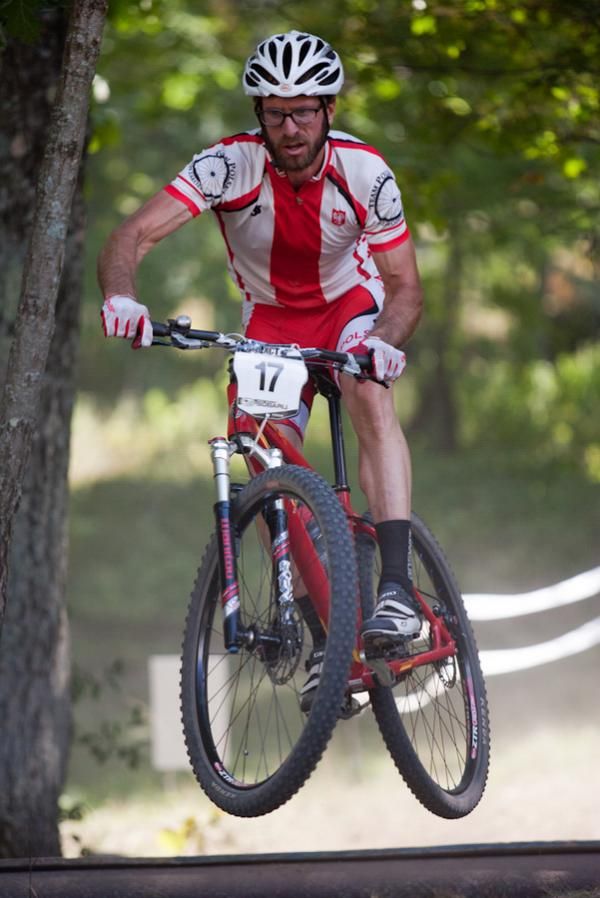Local favorite and singlespeed rider Ron Stawicki (Polska) pulls a tailwhip off a jump