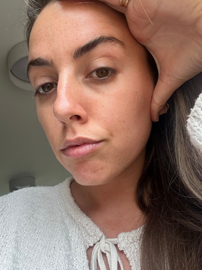 Shannon Lawlor using Sunday Riley Good Genes