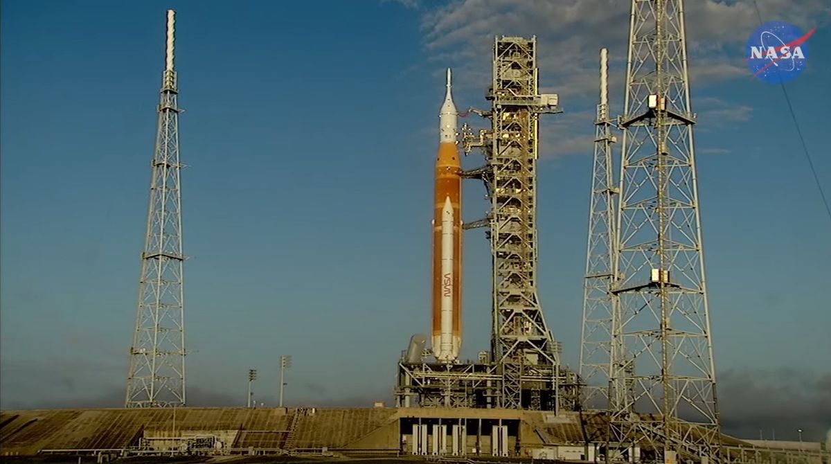 Lightning strikes NASA's Artemis 1 moon megarocket launch pad during test |  Space