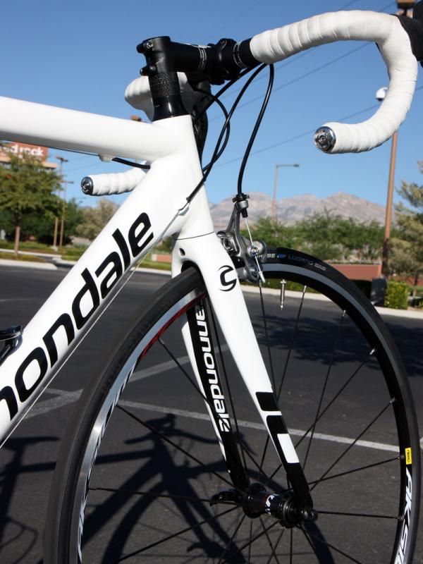 The matching all-carbon fork reportedly weighs just 390g.