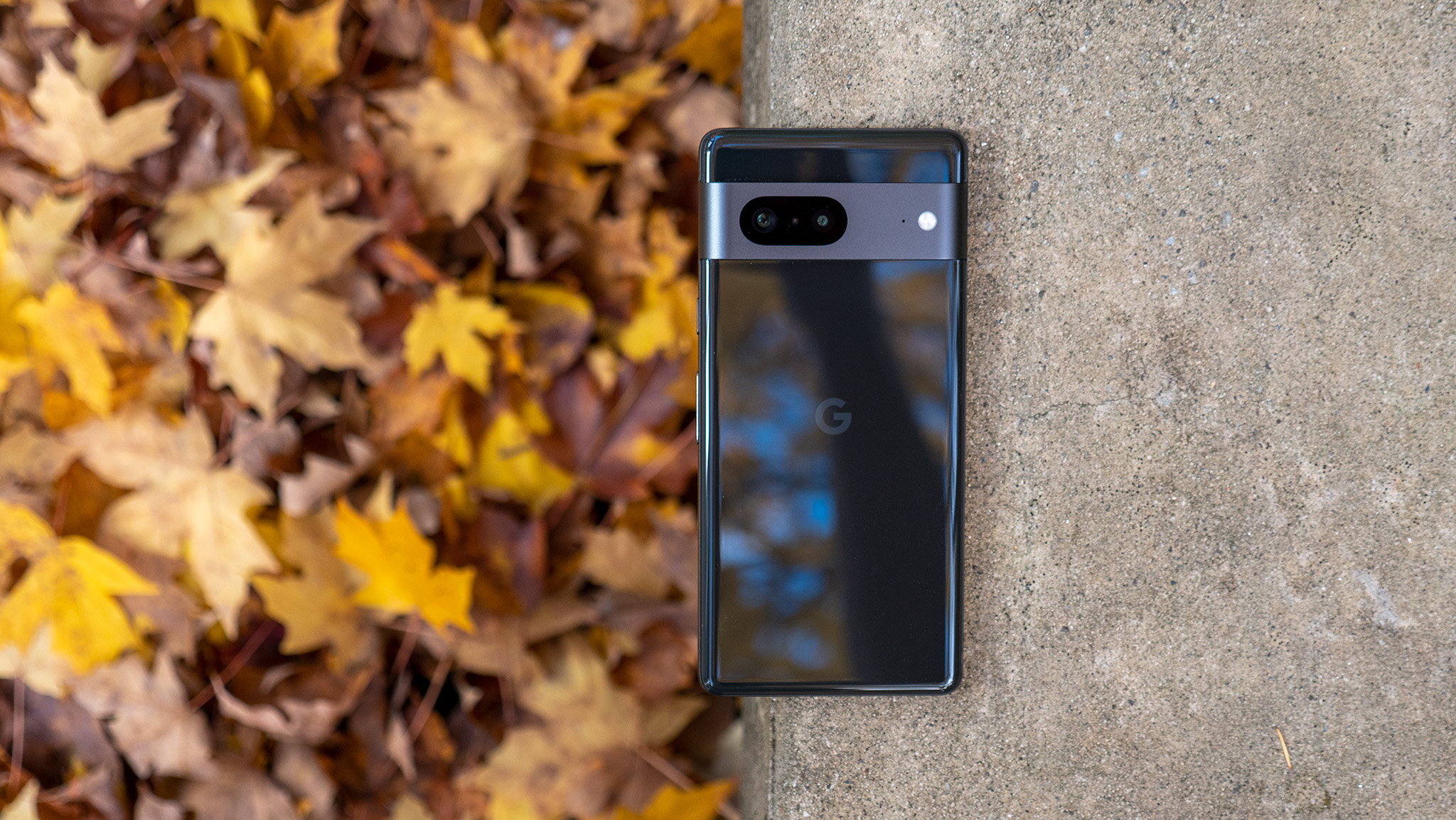 The black Google Pixel 7