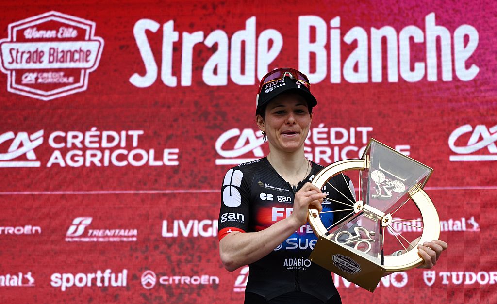 2026 Strade Bianche Women: Elise Chabbey celebrates victory