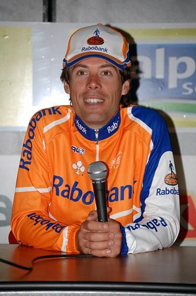 Oscar Freire was all smiles at the post-race press conference.