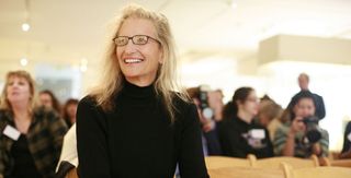 Annie Leibowitz in crowded room