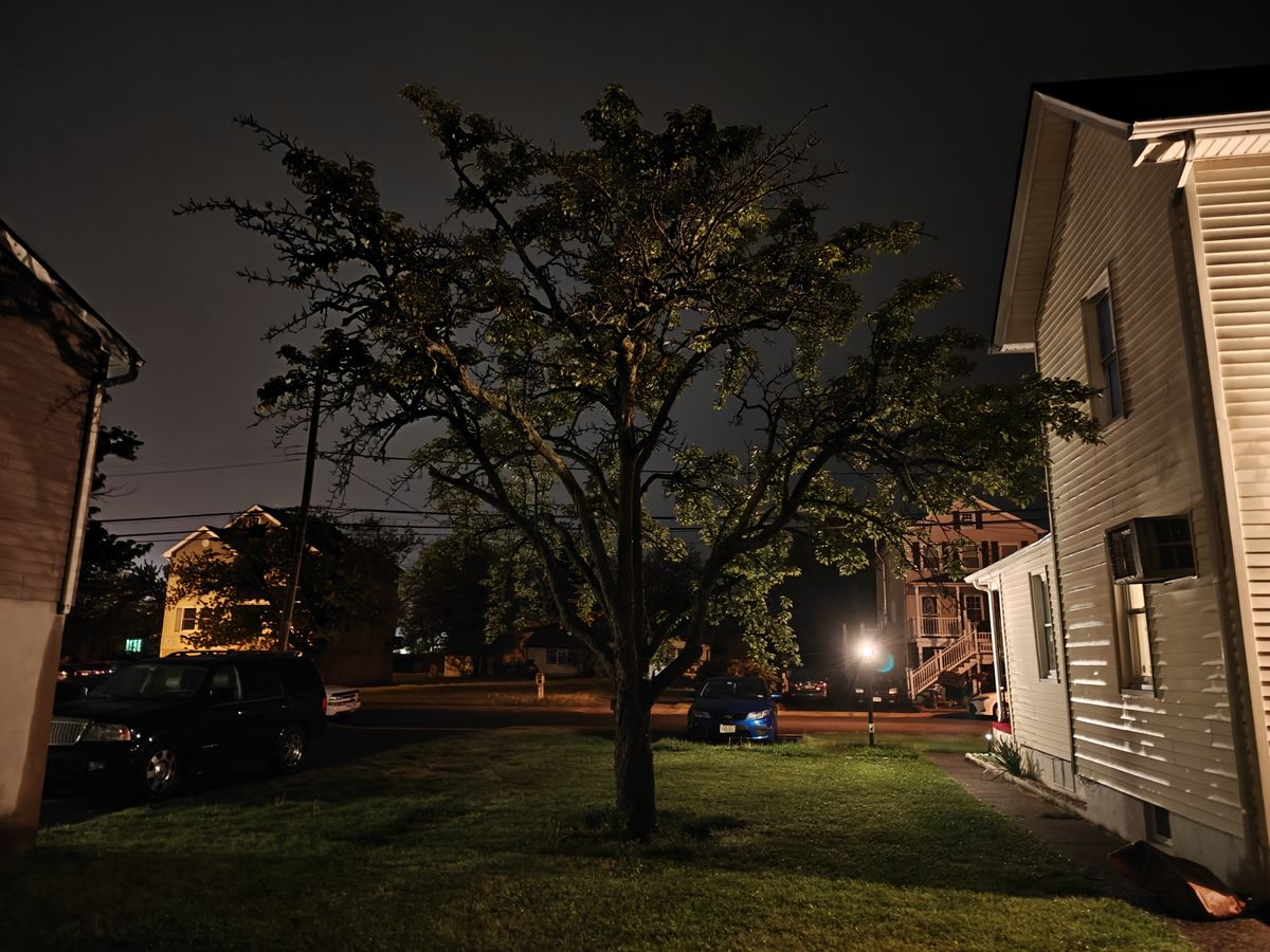 OnePlus 12 low light sample.