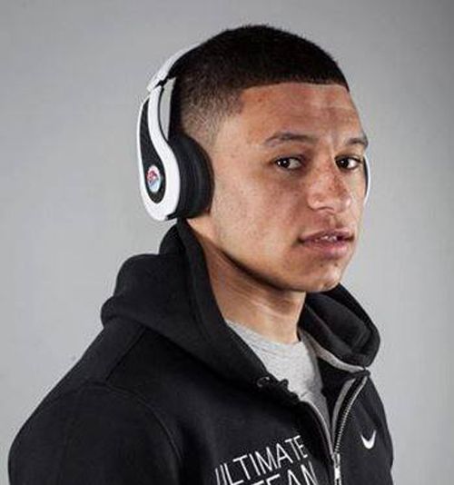 Do all footballers wear Beats by Dre headphones? What HiFi?