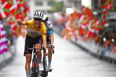 João Almeida outsprints Enric Mas to take the stage and overall title in Itzulia Basque Country