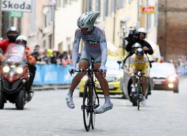 Paolo Savoldelli (LPR) had to come to a stop with 300m to go.