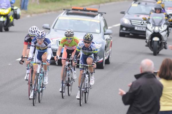 The initial four-rider break