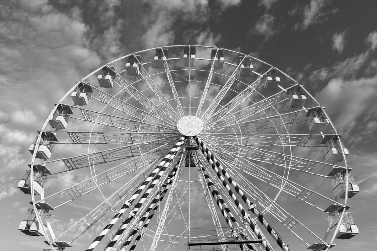 Black &amp; white photo of a Ferris wheel taken with the Pentax K-3 Mark III Monochrome