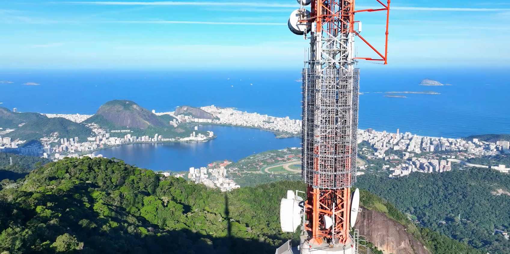 Dielectric antenna overlooking harbor in Brazil 
