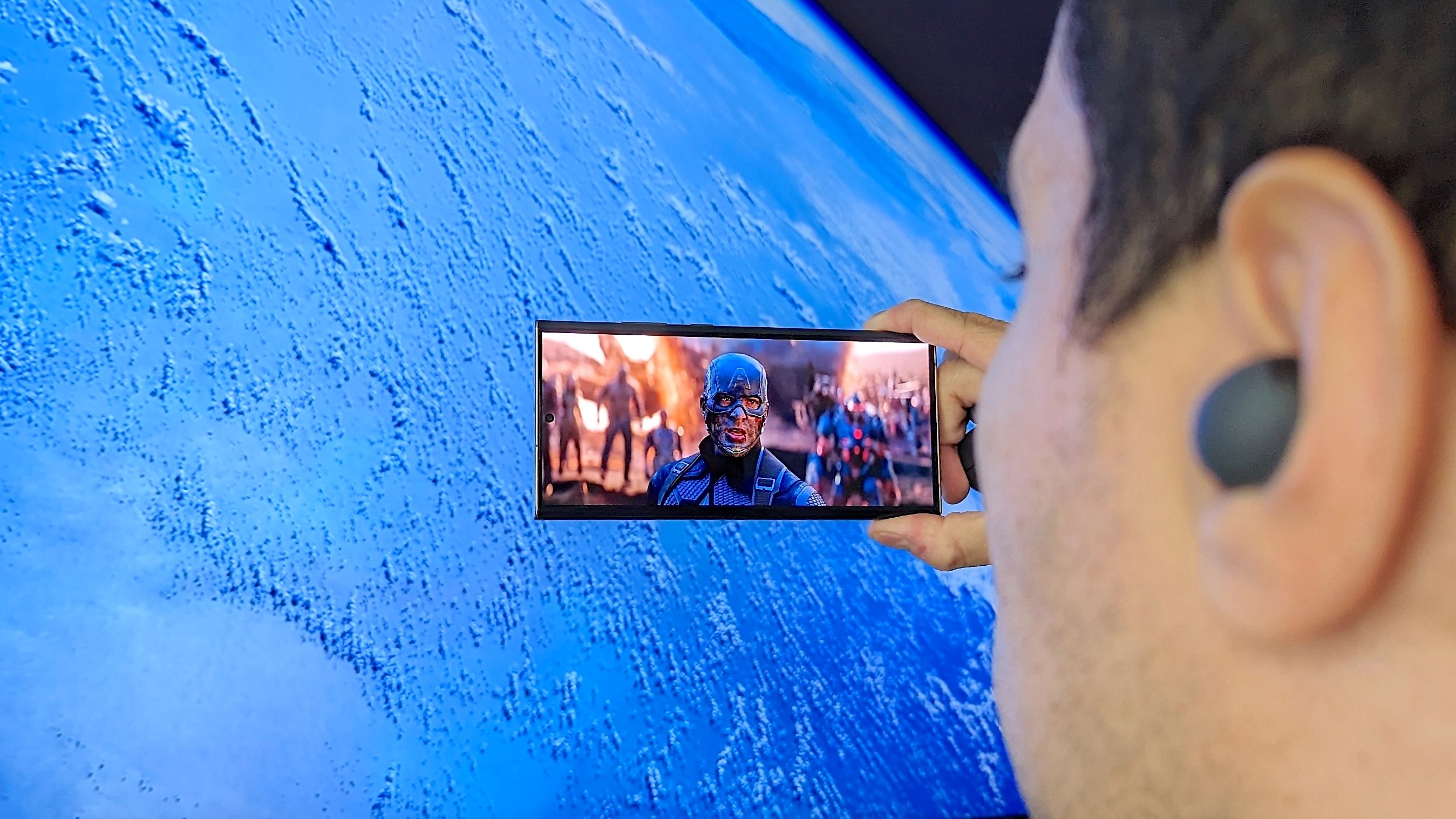 Смартфон Samsung Galaxy с контентом Dolby Atmos