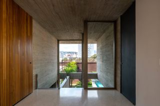 Interior details in concrete and wood at Casa Floresta, a radical transformation of a Belo Horizonte home by Estúdio Zargos